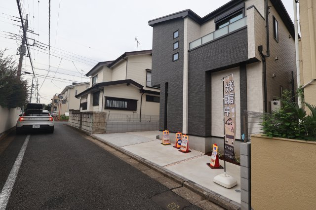 《仲介手数料無料》練馬区大泉町５丁目28-13新築一戸建てハートフルタウンの外観