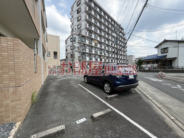 サングリーン国分の駐車場|駐車場があるので、車を買う予定の方も安心です