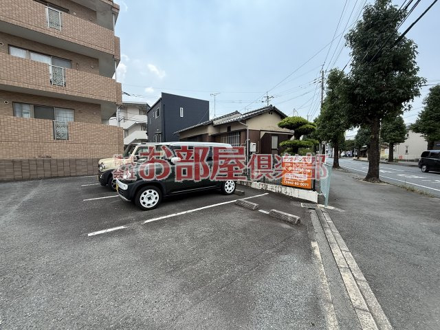 サングリーン国分の駐車場|車をお持ちの方に嬉しい駐車場付きの物件です