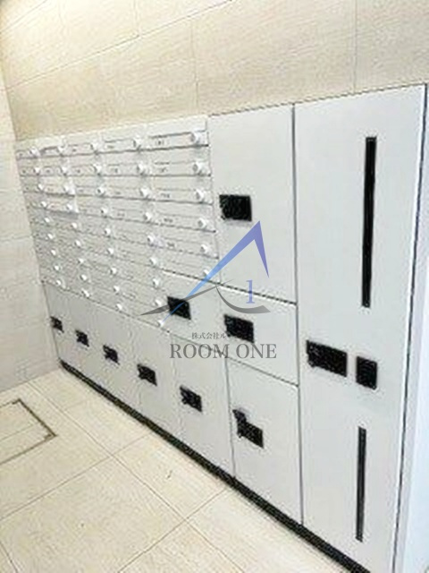 ファミルート小岩のその他共用部分|集合ポストと宅配ボックスです。
