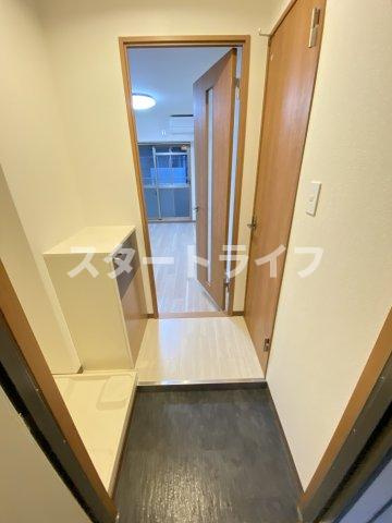 大阪市淀川区十三東３丁目の賃貸マンションの玄関