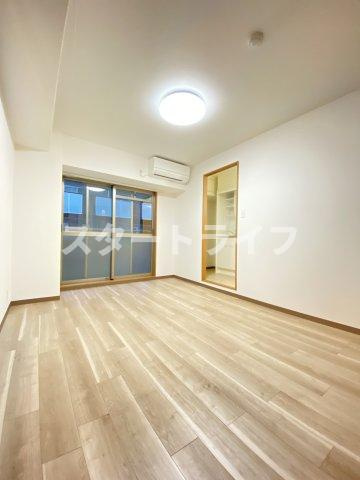 大阪市淀川区十三東３丁目の賃貸マンションの居間・リビング