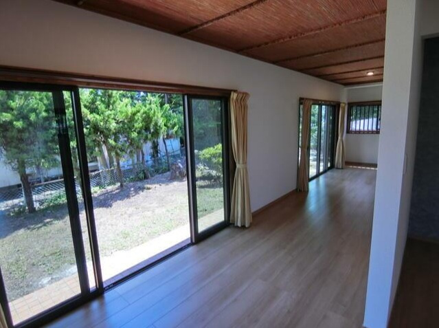 城ヶ崎海岸　バリアフリーにリフォーム済みの平屋建ての内装|広縁