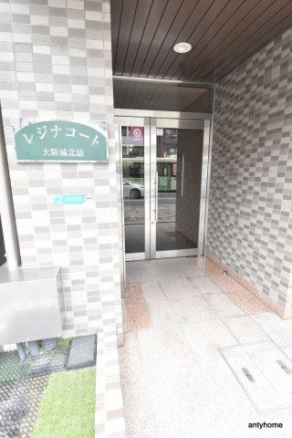 レジナコート　仲介手数料無料のエントランス