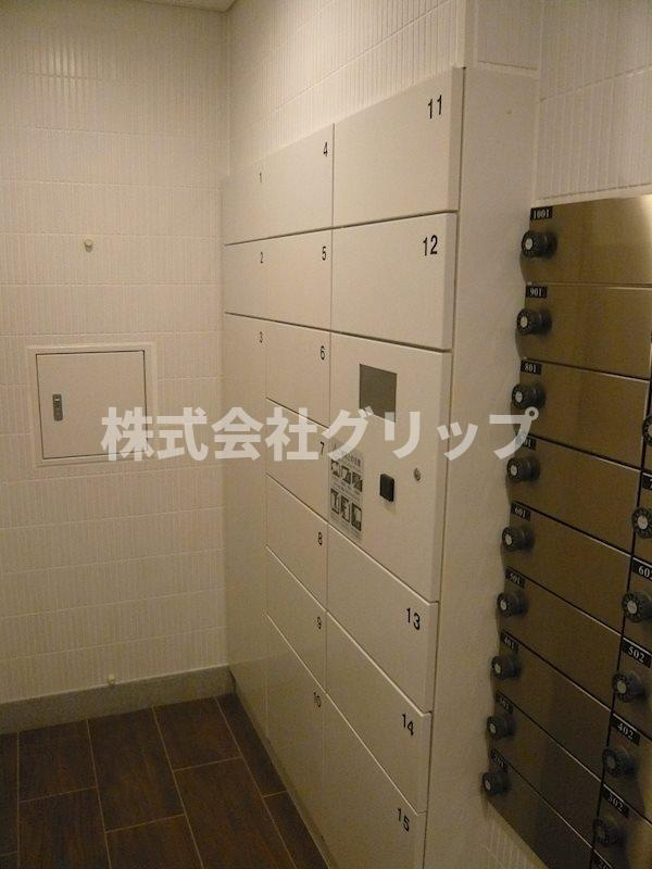 横浜市西区中央２丁目の賃貸マンションの外観|宅配ボックス