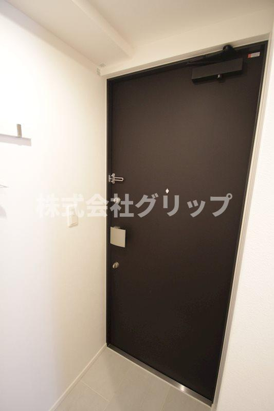 横浜市西区中央２丁目の賃貸マンションの玄関