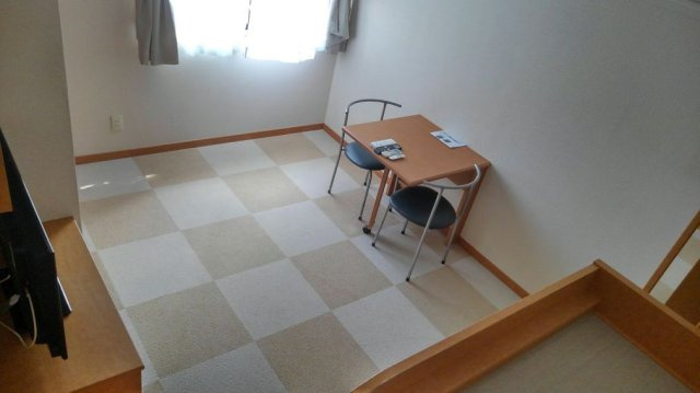 レオパレスブルーコーポの居間・リビング|こちらの居間で趣味の時間をお楽しみください