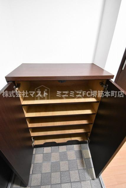 ローズコーポ本町の玄関