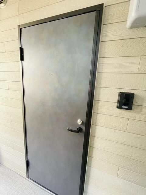 オグフラットの玄関