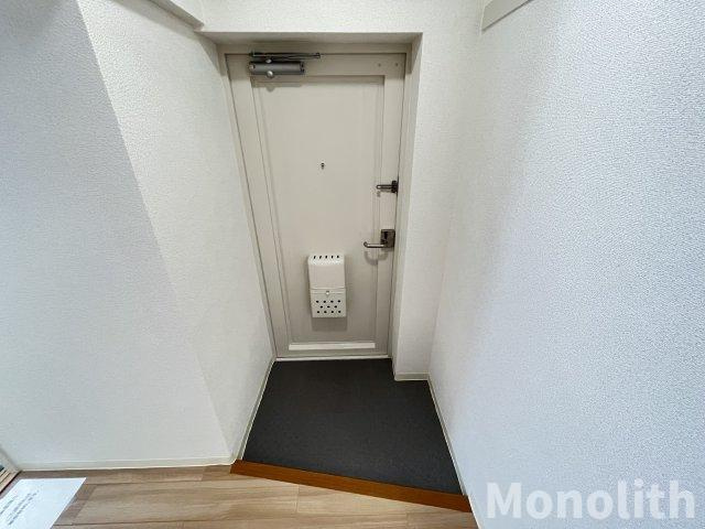 鶴山台38号棟の玄関