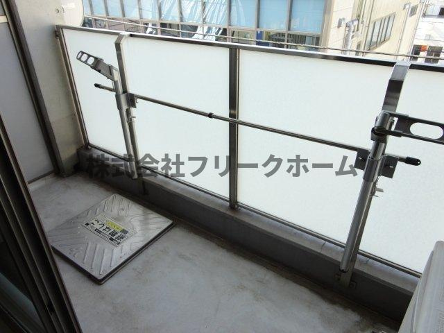 武蔵野市吉祥寺本町１丁目の賃貸マンションのバルコニー