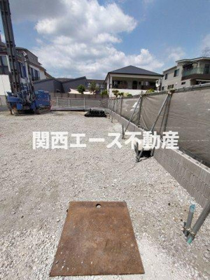 【エントランス】 | コントレイル | 向かって右がエントランスとなります。