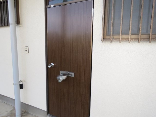 小和瀬ハイツの玄関