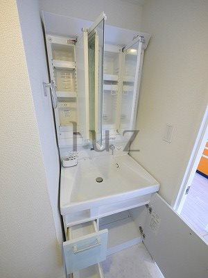 パールコートツルミの洗面所