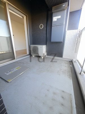 パールコートツルミのバルコニー