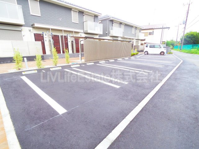 パークサイドアサミA棟　旧D-room南沢3丁目AB　A棟の駐車場