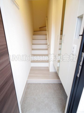 パークサイドアサミA棟　旧D-room南沢3丁目AB　A棟の玄関