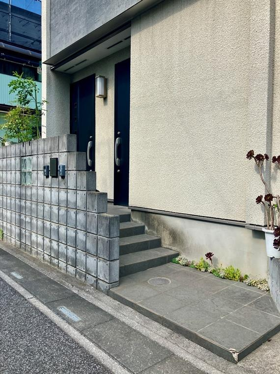 瀬崎戸建のエントランス
