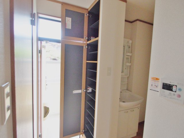 ビビエンタカワハラの玄関