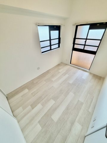 ライオンズガーデン東大宮弐番館の洋室