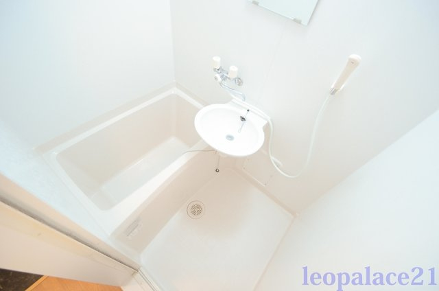 レオパレス東蟹屋の浴室|備品や設備仕様は号室等により異なります現地をご確認下さい。