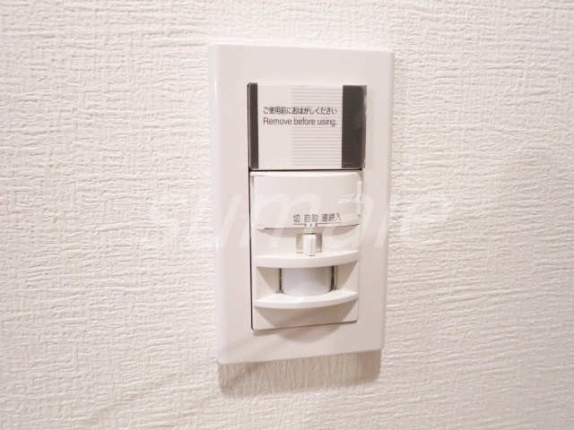 北区赤羽西６丁目の賃貸マンションの設備|玄関に照明センサーあります♪