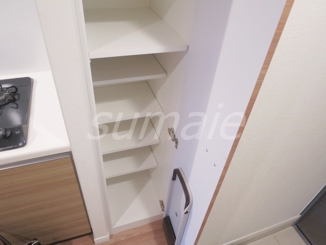 北区赤羽西６丁目の賃貸マンションの玄関|玄関収納あります♪