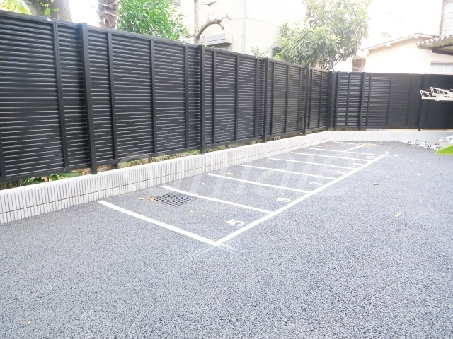 北区赤羽西６丁目の賃貸マンションのその他共用部分|バイク置場もたくさんあります！