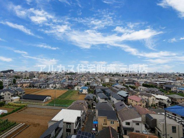 グランドメゾン杉並シーズン6の展望|遠くまで街並みを見渡せる、開放的で素晴らしいバルコニーからの眺望。