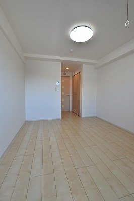 カミーノ　ＫＳの内装|明るい室内です