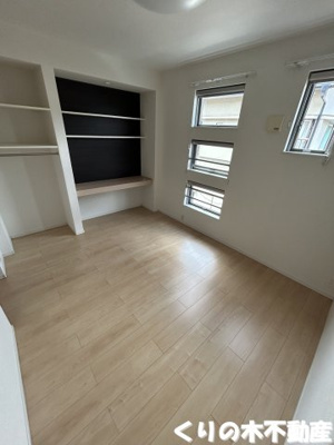 【洋室】 | メリーアドニス　Ｂ | 収納が多く、デスクのあるお部屋です