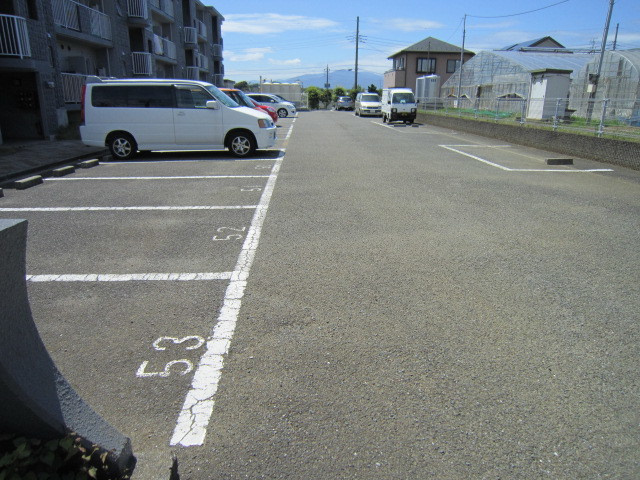 エストフレアＡ棟の駐車場|駐車場です