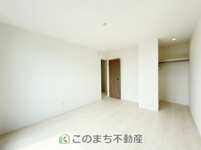 グラファーレ宇都宮市平松2期の収納|ウオークインクローゼットございます。