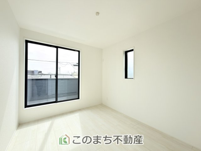 グラファーレ宇都宮市平松2期の洋室|南向きで陽当たりの良い洋室♪風通しもよく快適です☆