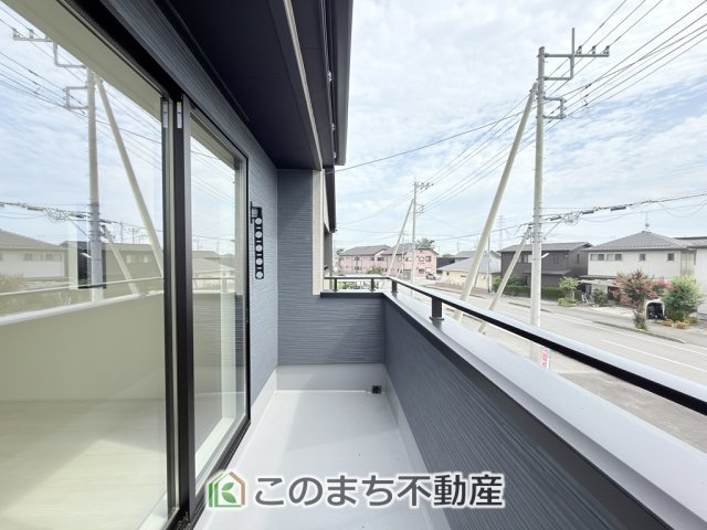 グラファーレ宇都宮市平松2期のバルコニー|南向きの大型バルコニーは陽当り良好で、たっぷりのお洗濯物もよく乾きます！

