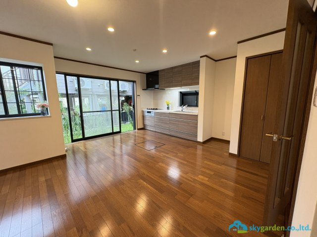 藤沢市羽鳥１丁目　中古戸建の居間・リビング