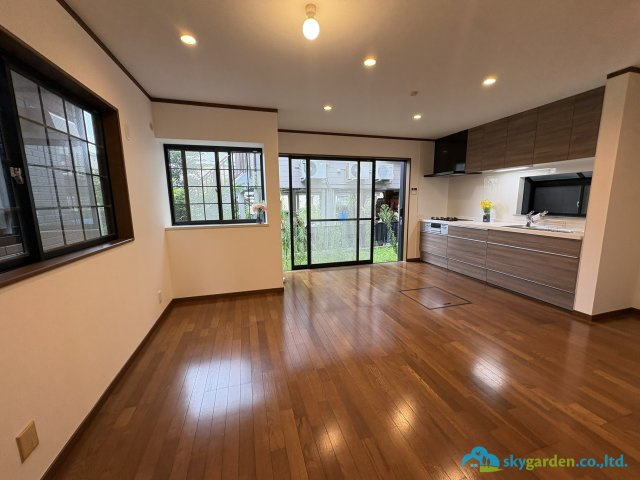 藤沢市羽鳥１丁目　中古戸建の居間・リビング