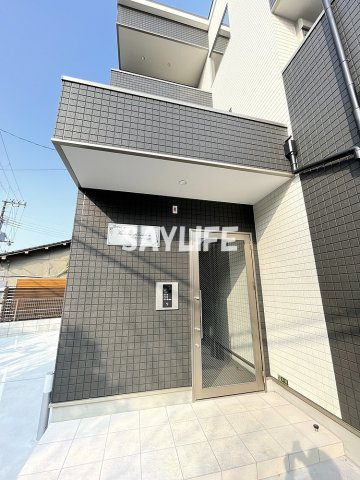 大阪市城東区諏訪１丁目のアパートのエントランス
