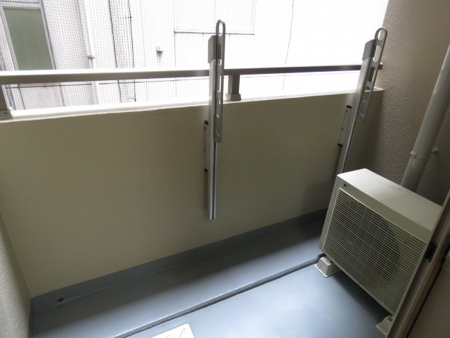 伊勢原七番館のバルコニー|反転タイプ