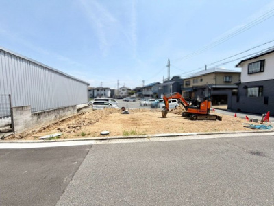 【前面道路含む現地写真】 | 日置荘西町８丁　新築一戸建 | 前面道路約５．３ｍ/約３．６ｍ！運転の苦手な方も安心ですね！是非現地にてご体感ください♪