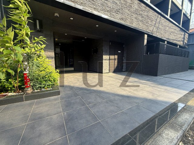 レア横濱西口壱番館のエントランス