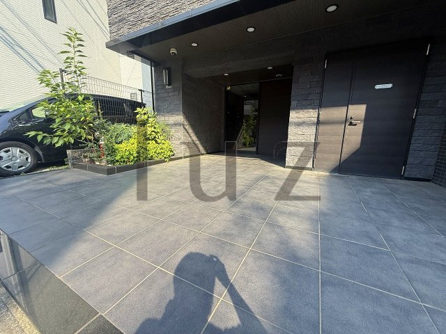 レア横濱西口壱番館のエントランス