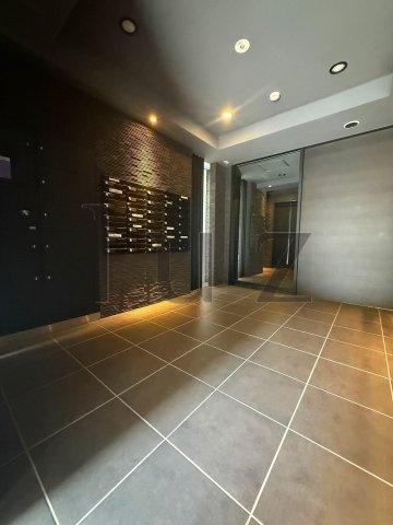 レア横濱西口壱番館のエントランス