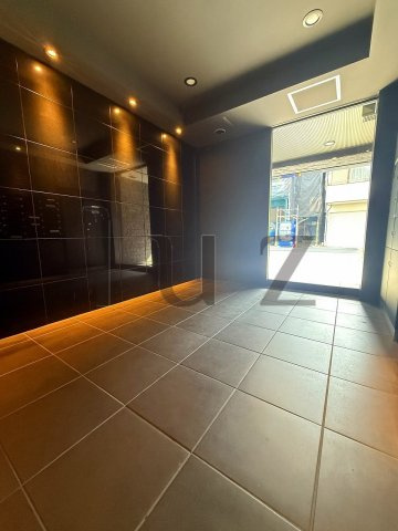 レア横濱西口壱番館のエントランス