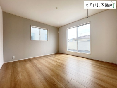 【洋室】 | 深谷市上野台　新築住宅 | 夫婦の寝室としても使える落ち着いた居室。育児の合間にほっと一息つける、静かな時間を守ってくれます。
現地(2026年8月撮影)
