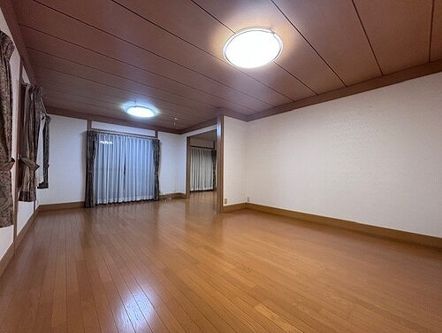 相模原市中央区由野台２丁目戸建の居間・リビング|約26畳LDK