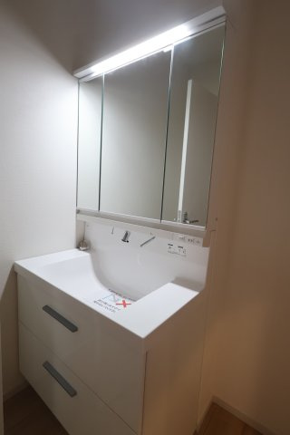 《仲介手数料無料》西東京市栄町２丁目2-18新築一戸建てケイアイグレイスの独立洗面台