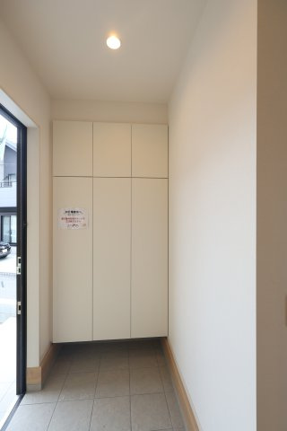 《仲介手数料無料》西東京市栄町２丁目2-18新築一戸建てケイアイグレイスの玄関