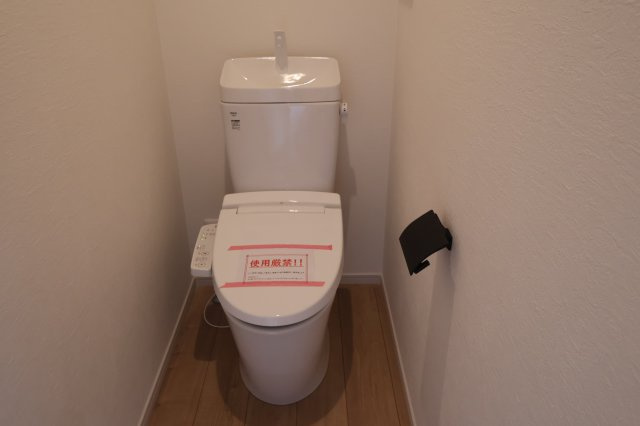 《仲介手数料無料》西東京市栄町２丁目2-18新築一戸建てケイアイグレイスのトイレ