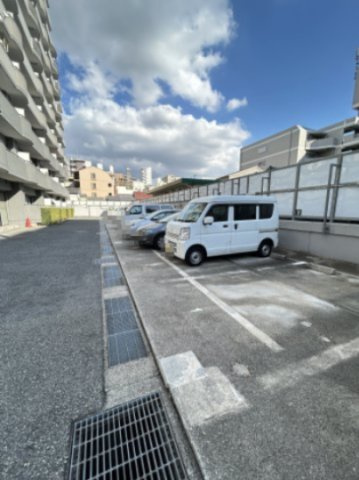 グレイスコート上本町の駐車場
